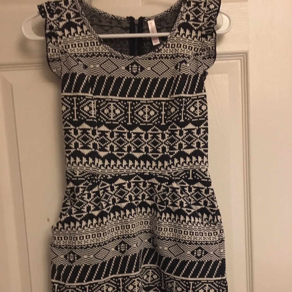 Black and white patterned dress